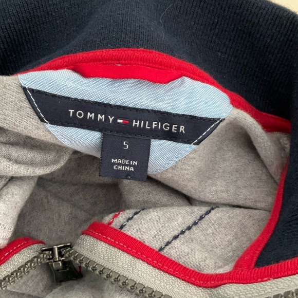 Boys Tommy Hilfiger Size 5 Classic Grey Pullover 3/4 Zip Dress-Up Sweatshirt - Picture 5 of 6